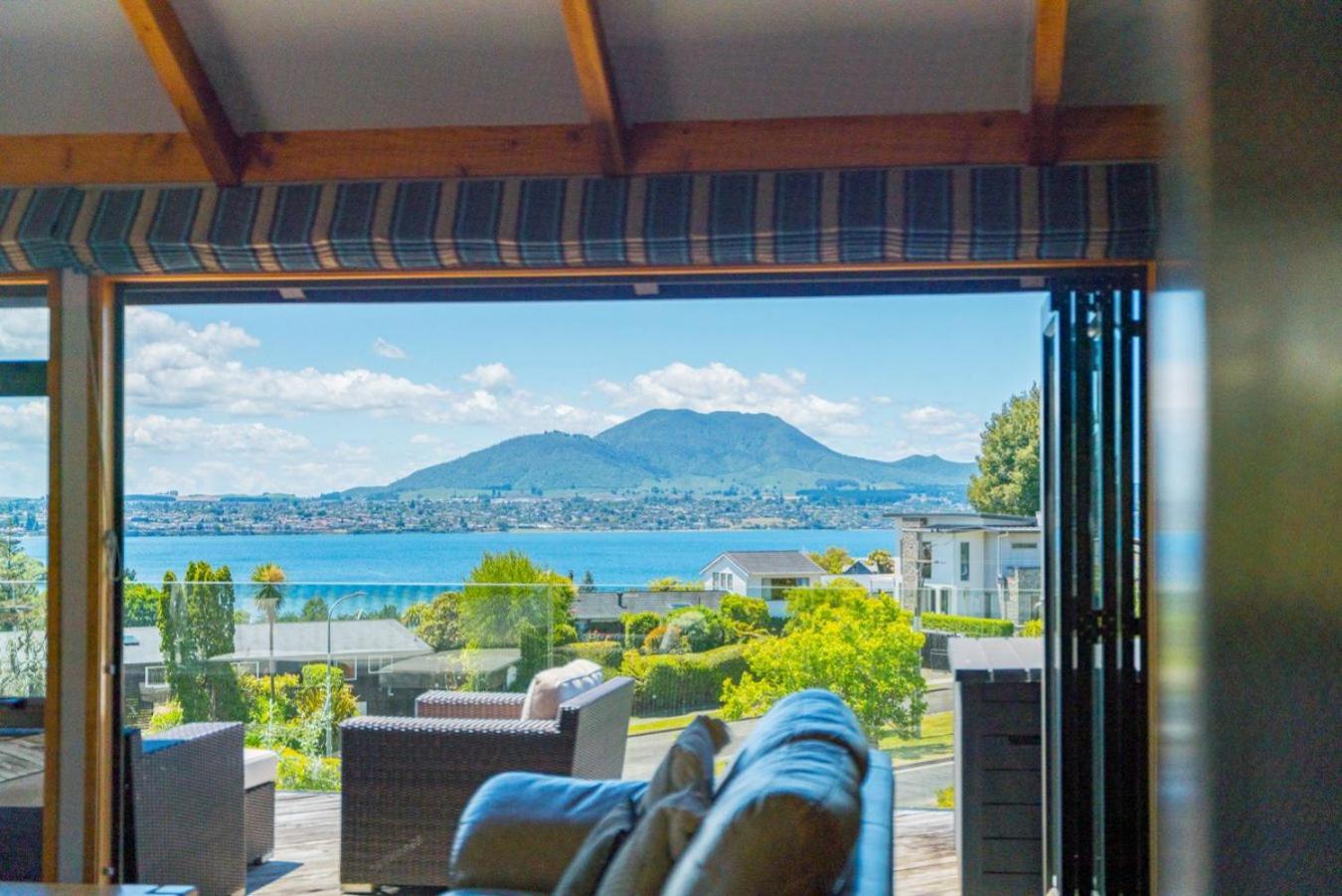Villa Acacia Sunrise - Lac Taupo Extérieur photo