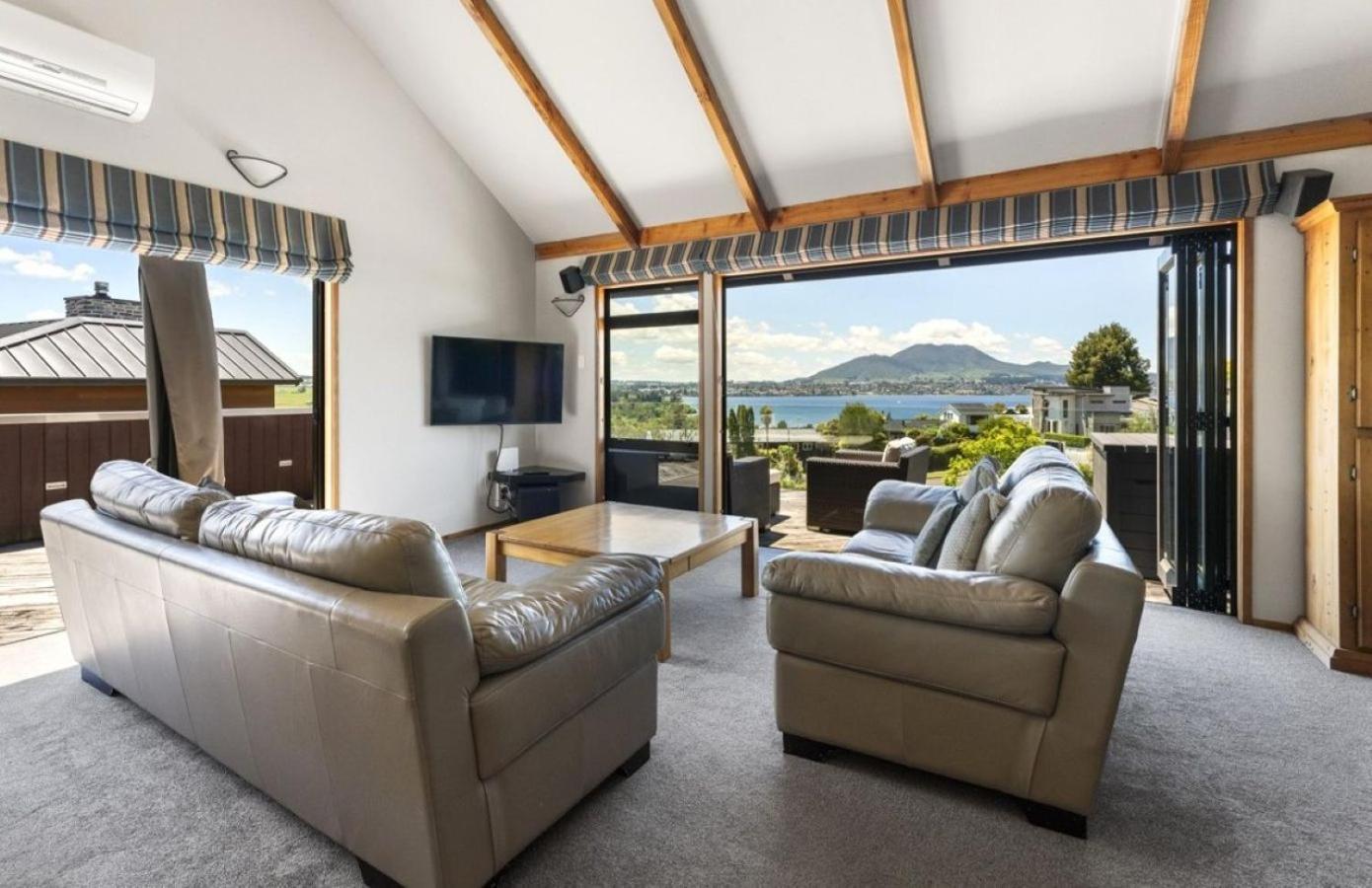 Villa Acacia Sunrise - Lac Taupo Extérieur photo